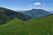 34 Vista sulla Baita Zuccone salendo in VIndiolo